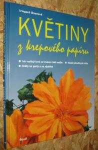 Květiny z krepového papíru